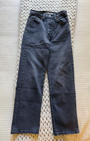 Levi’s Black Ribcage Ankle Straight Jeans thumbnail 1