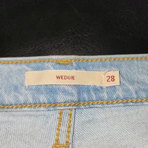 Levi's Womens Light‎ Wash Wedgie Button Fly Jeans 28 thumbnail 5