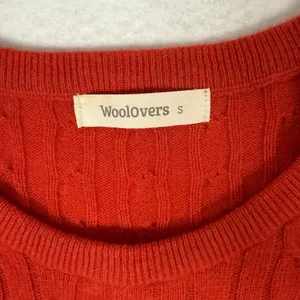Woolovers Cashmere Merino Wool Cable Knit‎ Crew Neck Sweater Red thumbnail 2