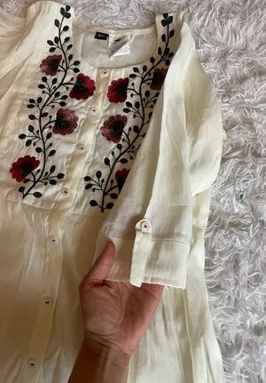 White Shirt/Kurti Size XS thumbnail 3
