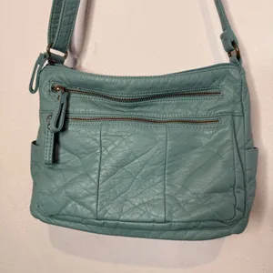 Bueno Multi Zip Pocket Green Crossbody Bag Crinkled Vegan Leather Pebble thumbnail 6