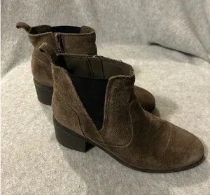 Clarks Brown Suede Ankle Boots Womens Block Heel‎ Side Zip Booties thumbnail 1