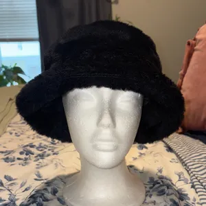 Apana Black Faux Fur Hat thumbnail 1