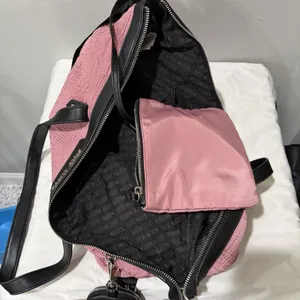 Steve‎ Madden Pink quilted tote Travel bag and detachable crossbody Bag Keychain thumbnail 7