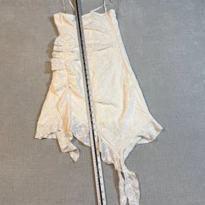 White Lace Ruched Mini Dress‎ Size Large Cream Asymmetrical Ruffle Hanky Hem thumbnail 7