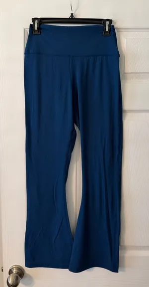 Tuckernuck Boot‑Cut Active Pants in Deep Blue size M inseam 28” waist 26” elast thumbnail 1