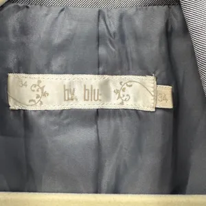 By Blu Grey Tailored Blazer Velvet Trim Pleated Peplum Jacket 26-0030 Size 34 XS thumbnail 7
