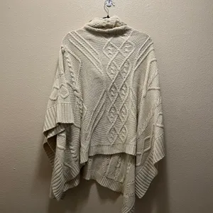 BCBGMaxazria Poncho Oversized Sweater Beige Cable Knit Geometric Pullover Sz S/M thumbnail 3