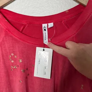 Cable & Gauge Womens Red Metallic Gold Star Print Festive T-Shirt Size Large thumbnail 3