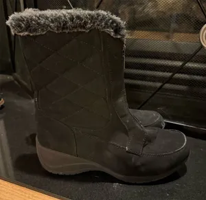 Khombu Angela Womens Snow Boots Black Quilted Faux Fur Trim Wedge Size 9M thumbnail 1