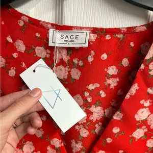 NWT SAGE The Label Floral V-Neck Blouse Size Large thumbnail 2