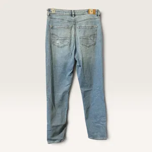 American Eagle Mom Jean Size 6 Long Light Wash Blue Distressed High Rise Stretch thumbnail 4