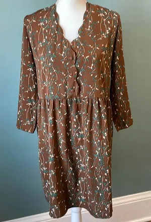 Brown floral long sleeve babydoll dress size medium large France CS thumbnail 1