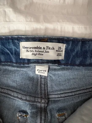 Abercrombie High-Rise Jeans thumbnail 2