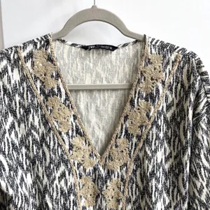 Zara Mini Dress Womens Medium‎ Black White Boho Embroidered V-Neck Ikat Babydoll thumbnail 4