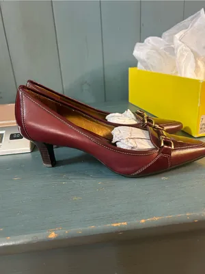 Circa by Joan David Women’s Pointed Leather Loafers w/Gold Bit Burgundy | Size 7 thumbnail 2