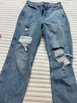 Hollister thumbnail 1