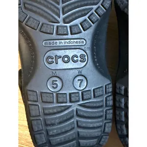 Crocs Classic Clogs Black M 5 W 7 Unisex Slip On Water Shoes Comfort thumbnail 8