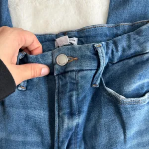 Good American Good Waist Jeans Women’s Size 8/29 thumbnail 4