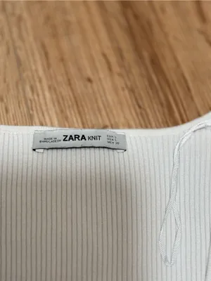 Zara Ribbed Knit Crop Top White V Neck Cut Out Hem Short Sleeve L thumbnail 4