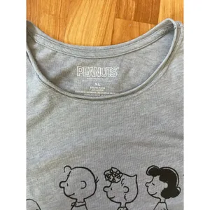 Peanuts‎ Snoopy Grey T Shirt Size XL thumbnail 2