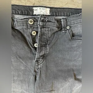 Women Free People Charcoal Distressed Skinny Jeans size 31 thumbnail 7
