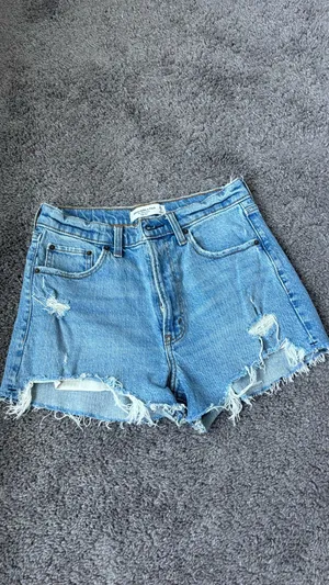Abercrombie The Mom Shorts High-Rise thumbnail 2