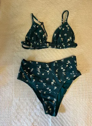 Hollister thumbnail 1