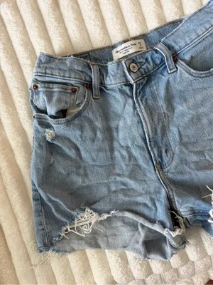 Abercrombie & Fitch Light Wash The 4” Mom Short High Rise Curve love thumbnail 2
