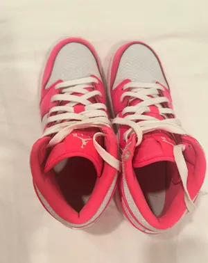 Nike Air Jordan 1 Hyper Pink thumbnail 3