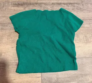 green knit crop top Size M thumbnail 1