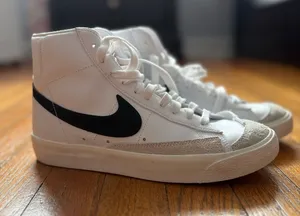 Nike Mid 77 Women’s Blazer Size 8  thumbnail 1