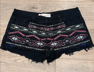 POOL JEANS Colors Black Jean Shorts Multicolor Embroidery Boho Festival Size 8 thumbnail 1