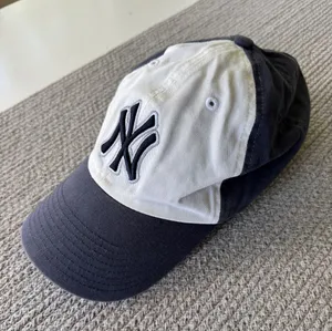 Vintage NY Yankees Navy Blue and White Baseball Cap Hat thumbnail 1