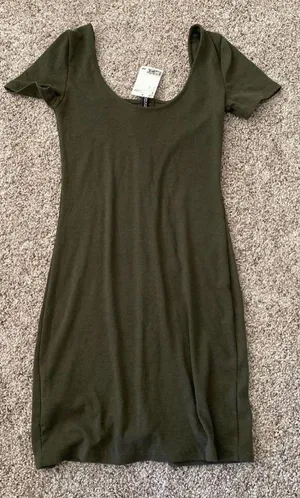 H&M short sleeved dress thumbnail 2