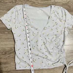 Hollister Light Blue Floral Baby Tee Small Wrap Side‎ Tie V-Neck Short Sleeve thumbnail 10
