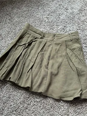Zara Olive Green Pleated Skater Shorts thumbnail 2