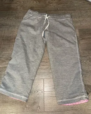 Instant action reversible light gray Y2K-style capri lounge pants pink NAUGHTY thumbnail 1