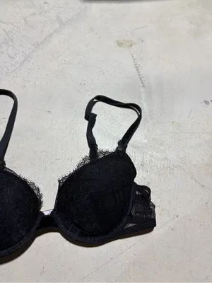 Victoria’s secret Black Lace lined Demi bra 32B thumbnail 5