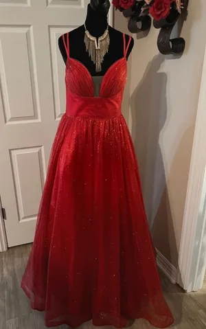 Red sparkly quincinera dress Size M thumbnail 1