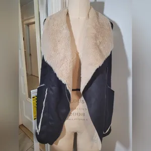 Women's black and cream vest with sheepskin lining. Zara brand. Size S. thumbnail 6