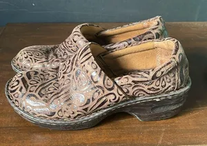 B O C BORN CONCEPT WOMEN'S sz PEGGY CLOG BROWN TOOLED LEATHER SLIP ON thumbnail 3