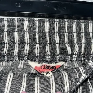 Ci Sono Gray and White Striped Linen Shorts thumbnail 4