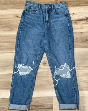 American Eagle Highest Rise Mom Jeans Women’s 4 thumbnail 1