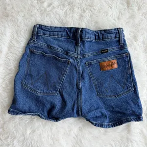 Wrangler Women's High Waisted Asymmetrical Button Front Denim Skort Size 26 thumbnail 6