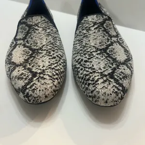 Rothy’s Python Snake Print Almond Toe Black Gray White Pattern Loafer Flats 10.5 thumbnail 4