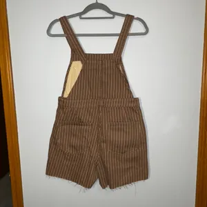 WEWOREWHAT‎ Slit Overall Shorts Romper Pinstripe Brown raw hem Size S thumbnail 4