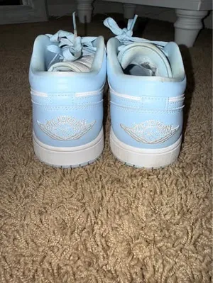Air Jordan 1 thumbnail 2