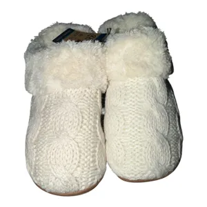 Auden Satin PJ Set (1x) & Dearfoam Slipper (Large 9/10) Bundle thumbnail 7