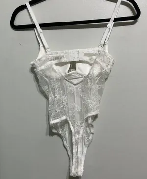 SKIMS Lace Bodysuit XS thumbnail 7